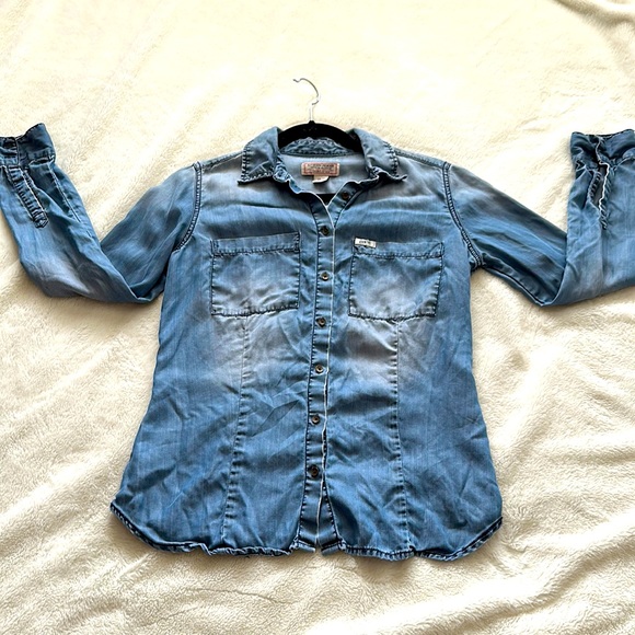 XS | GUESS Denim Button Down - Picture 1 of 6